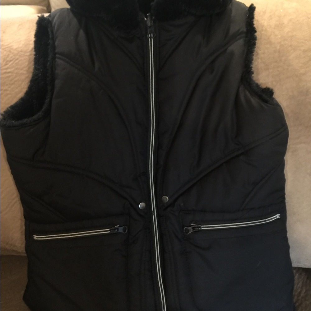 Black zip up jacket with two pockets and fur